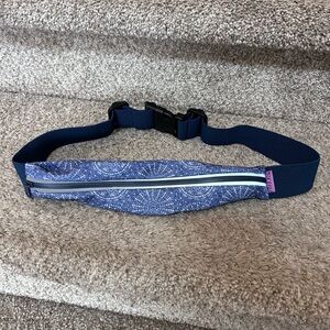 FitKicks Adjustable Running Belt Pack. Reflective accents. EUC. Hiking. Jog